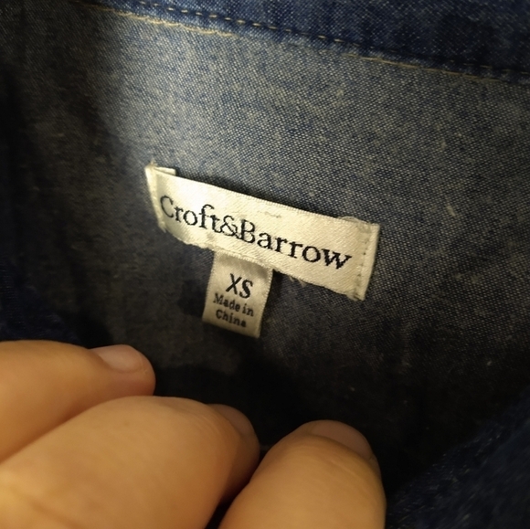 Croft and Barrow collared denim look button front pocket long sleeve. Size XS - Picture 7 of 9